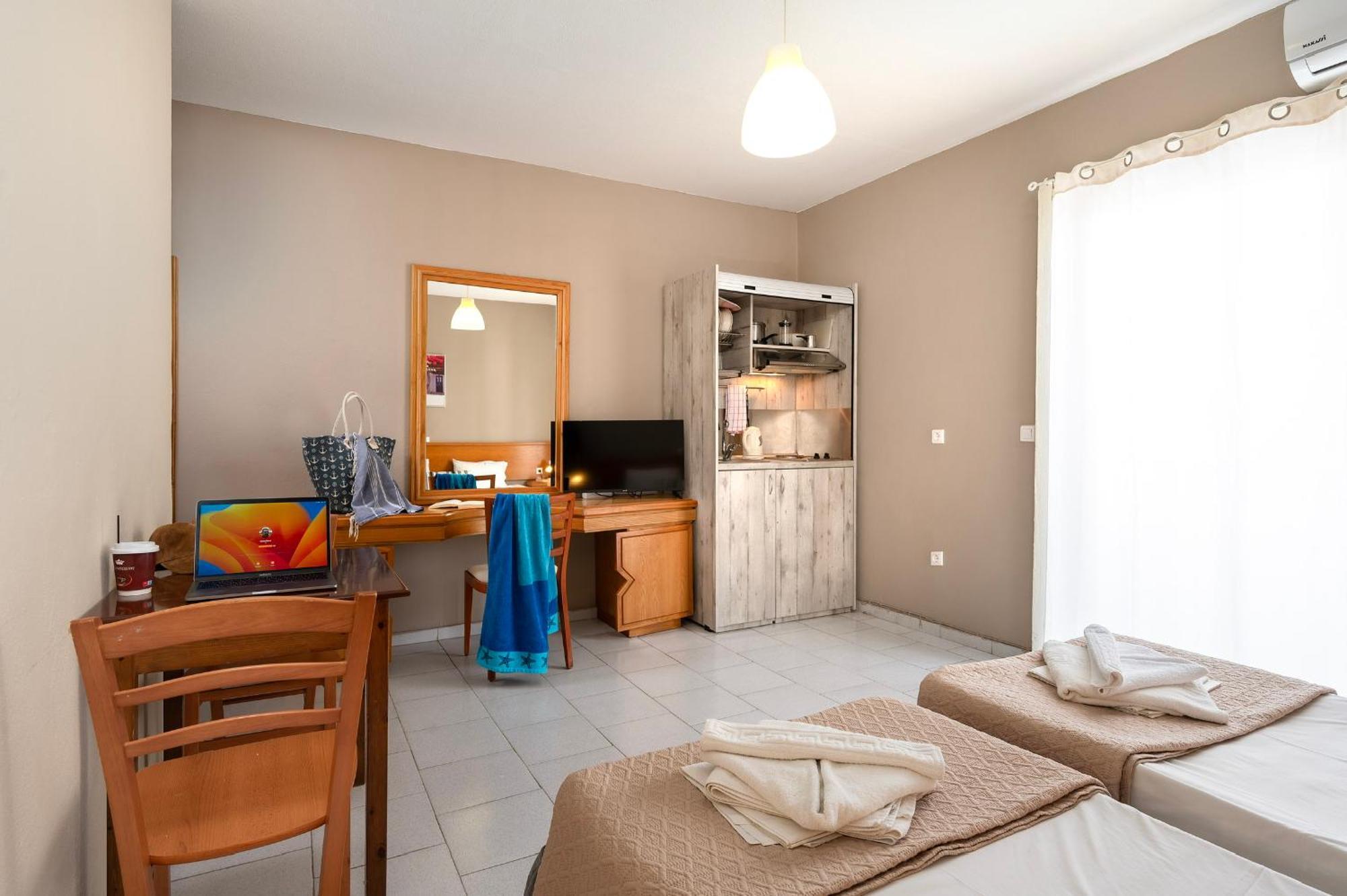 Manias Apartments Kos Town Ngoại thất bức ảnh